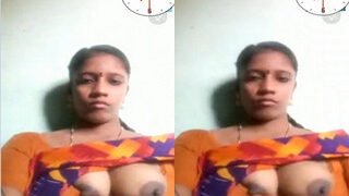 Desi Bhabhi Shows Her Boobs | Viral MMS