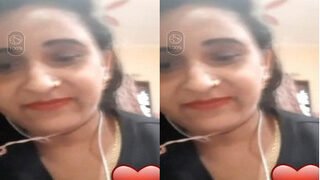 Sexy Bhabhi Shows Her Boobs | Viral MMS
