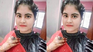 Desi Girl Shows Her Big Boobs Part 2 | Viral MMS