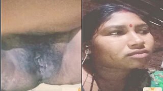 Desi Bhabhi Shows Pussy On VC | Viral MMS