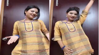 Desi Girl Sucking Lover Dick | Viral MMS