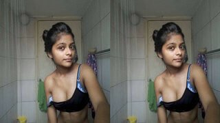 Horny Lankan Girl Shows Boobs | Viral MMS