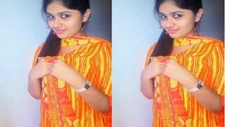 Horny Desi Girl Shows Boobs | Viral MMS