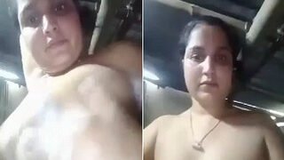 Desi Girl Shows Boobs | Viral MMS
