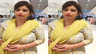 Desi Bhabhi Shows Her Big Boobs | Viral MMS