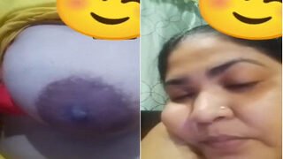 Desi Bhabhi Shows Her Big Boobs | Viral MMS