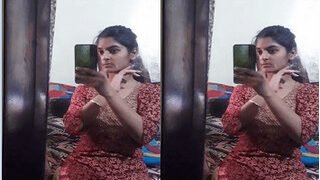 Sexy Desi Girl Shows Her Boobs | Viral MMS