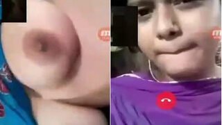 Desi Girl Shows Boobs | Viral MMS