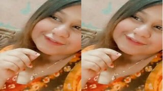 Sexy Desi Girl Shows Her Big Boobs | Viral MMS