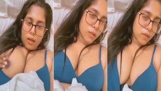 Desi Girl Shows Boob | Viral MMS