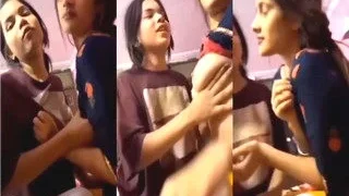 Desi Lesbo Girl Shows Boobs | Viral MMS