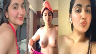 Beautiful Sexy Indian Showing Masturbating | Viral MMS