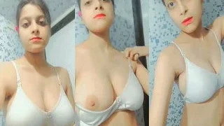 Sexy Desi Girl Shows Her Boobs | Viral MMS