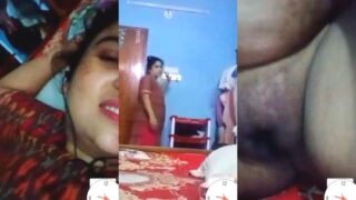 Desi Bhabhi Shows Pussy Onn VC | Viral MMS