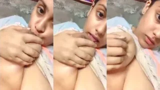 Desi Girl Sucking Her Boobs | Viral MMS