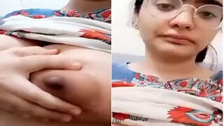 Sexy Paki Girl Shows Boobs | Viral MMS