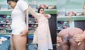 Horny Desi Bhabhi Shows Her Nude Body Part 1 | Viral MMS