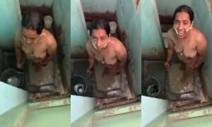 Desi Mom Bathing Capture | Viral MMS