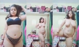 Sexy BBW Bhabhi Shows Nude Body | Viral MMS