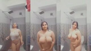 Sexy BBW Desi Girl Bathing | Viral MMS