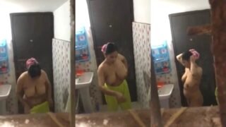 Desi Big Boob Bhabhi Bathing Capture | Viral MMS