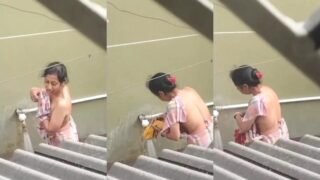 Desi Aunty OutDoor Bathing Capture | Viral MMS