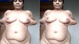 Desi Aunty Shows Her Boobs And Pussy | Viral MMS