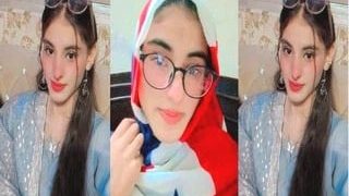 Desi Girl Showing Boobs And Rubbing Pussy | Viral MMS